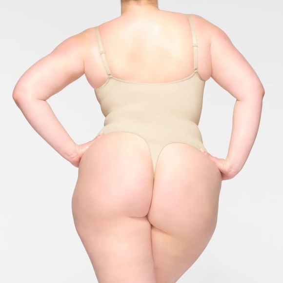 Skims Seamless Sculpting Thong Body Suit - Picture 2 of 5